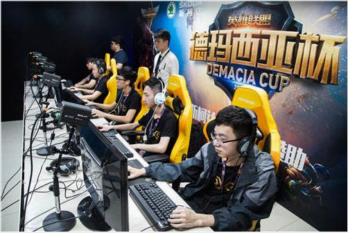 年纪轻轻成 年纪轻轻成